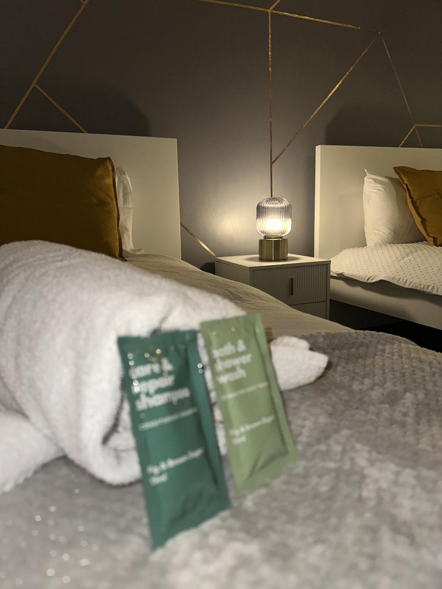 Cozy 5b - Free Parking - Contractors & Groups Luton (Bedfordshire)